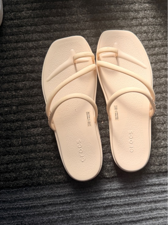 CROCS Women's Miami Toe Loop Sandal - Picture 2 of 3